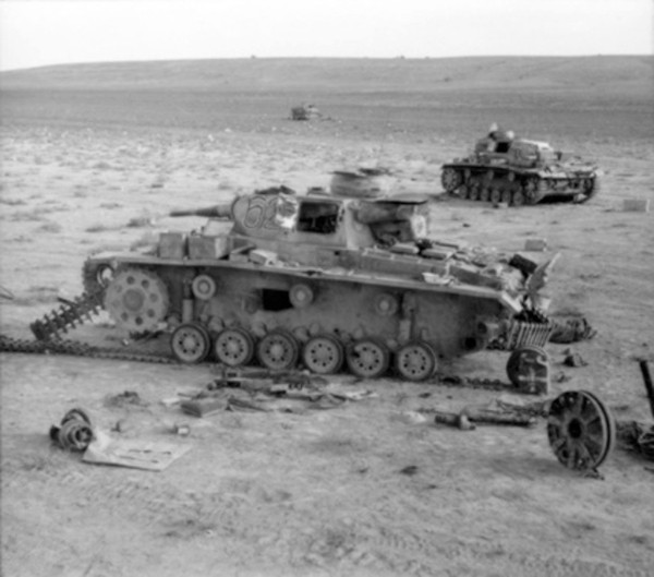 Damaged_Panzer_IIIs_near_Belhamded1_1941