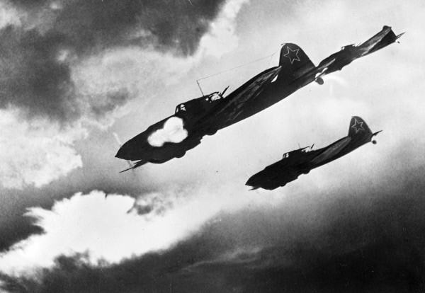 IL-2 Sturmovik fighter-bombers on the attack!