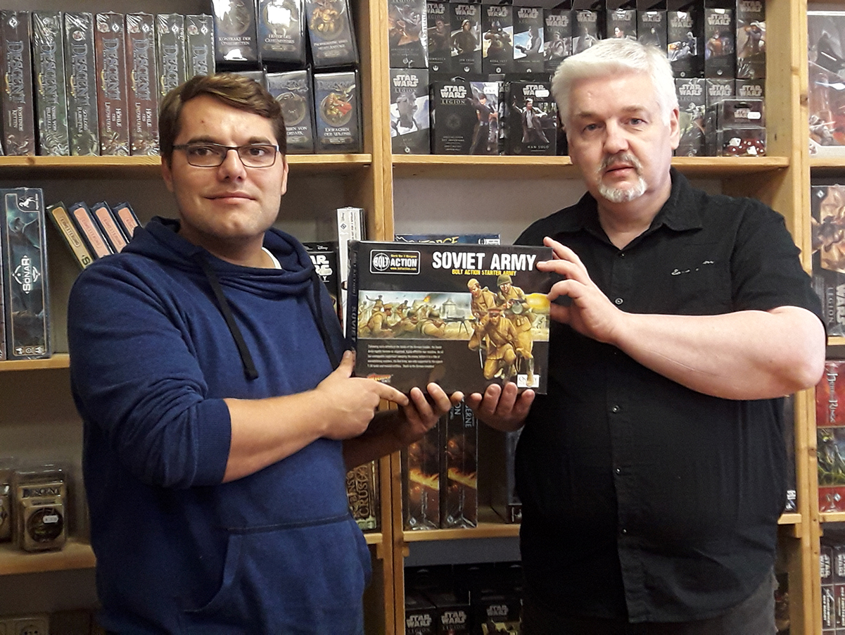 Andreas Jakobi handing over the Free Soviet Army to Alexander Schuris